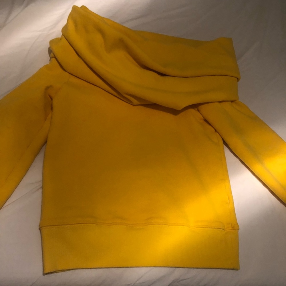 Carbón 38 Sweater color yellow